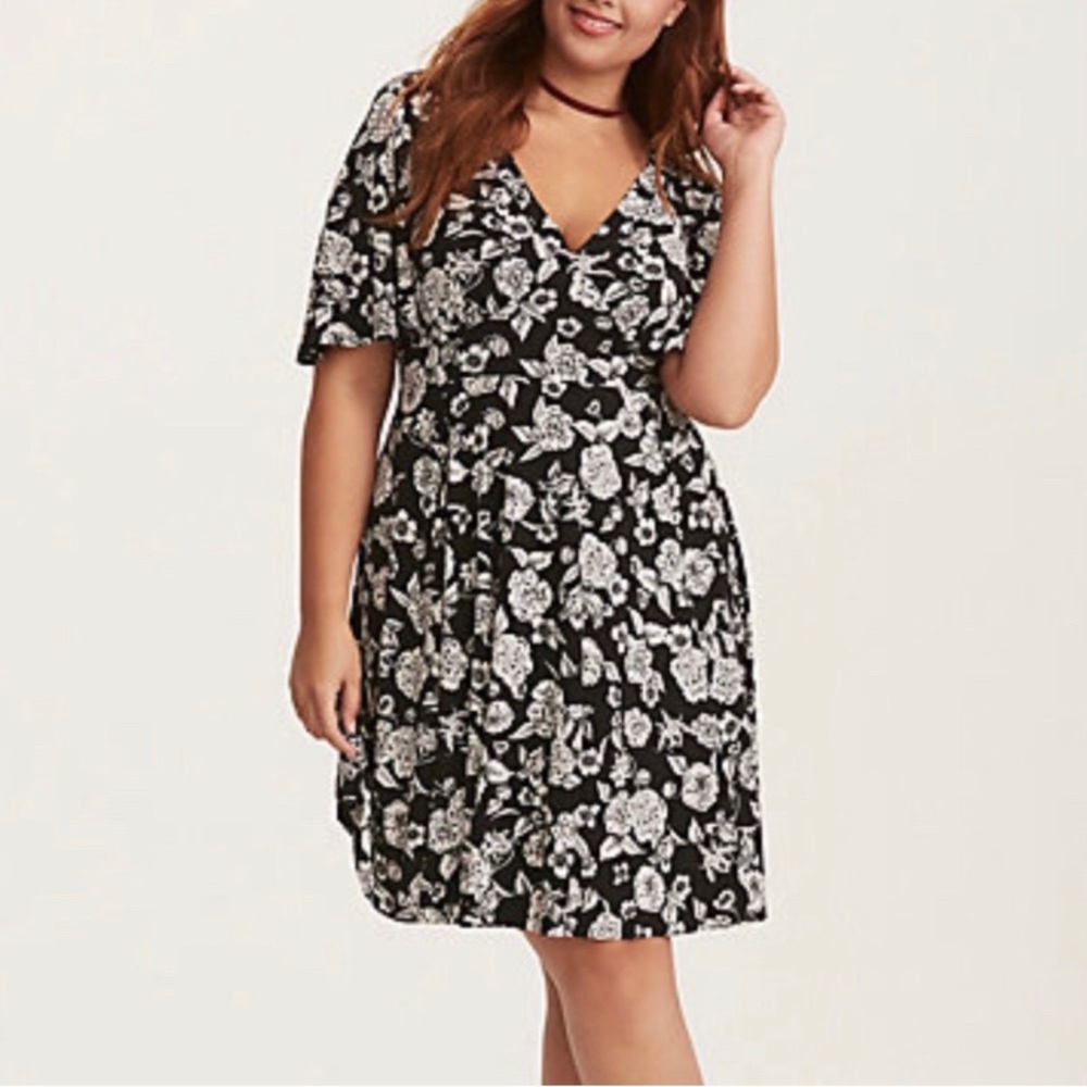 NWOT Torrid black & white floral dress